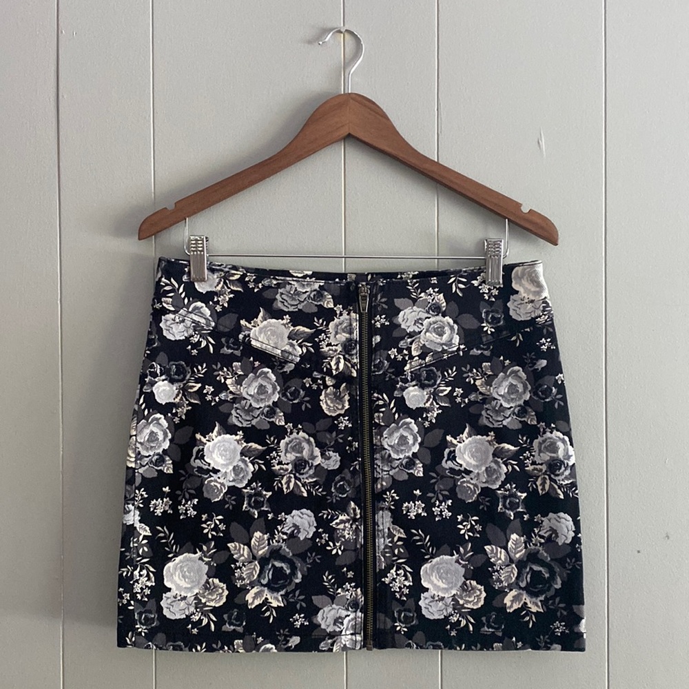 H&M Divided floral denim skirt with full zipper size 10